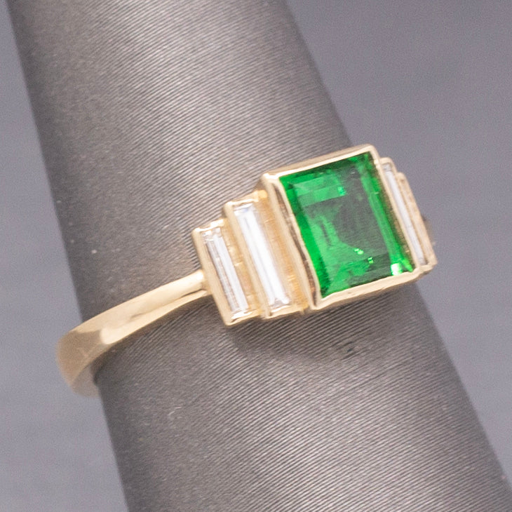 Elegant GIA Certified Tsavorite Garnet and Baguette Cut Diamond Ring in 14k Yellow Gold