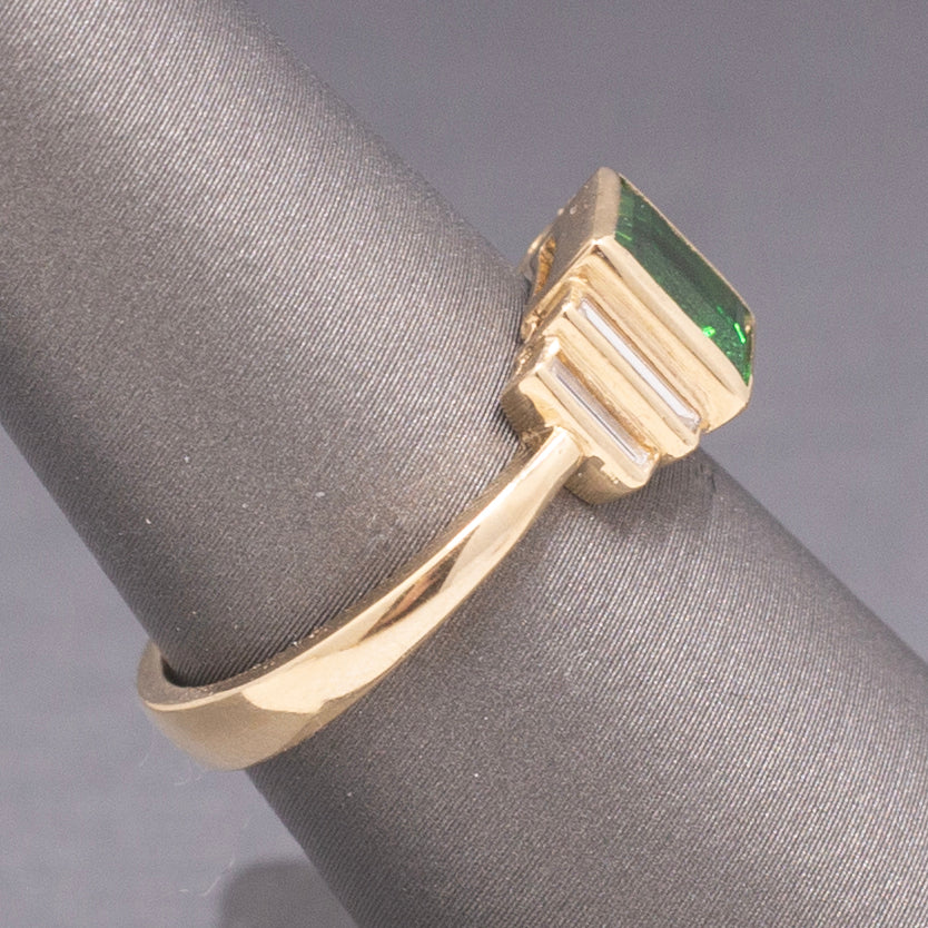 Elegant GIA Certified Tsavorite Garnet and Baguette Cut Diamond Ring in 14k Yellow Gold