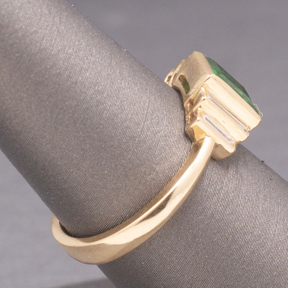 Elegant GIA Certified Tsavorite Garnet and Baguette Cut Diamond Ring in 14k Yellow Gold