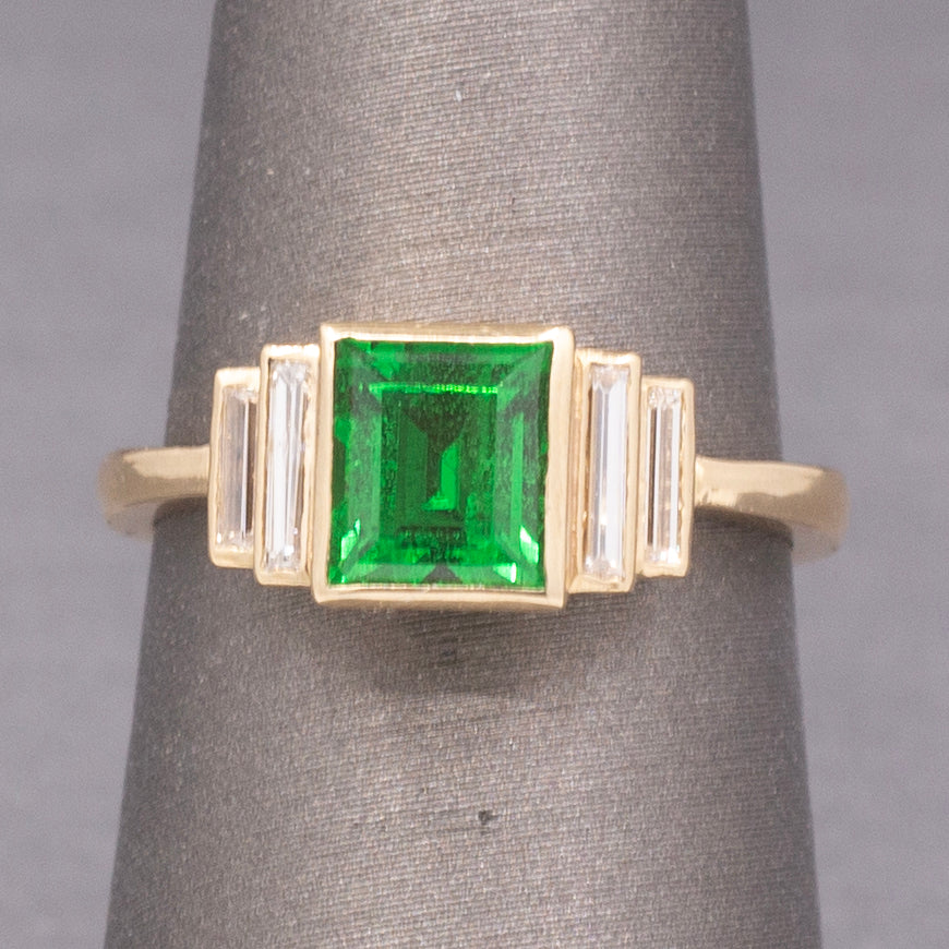 Elegant GIA Certified Tsavorite Garnet and Baguette Cut Diamond Ring in 14k Yellow Gold
