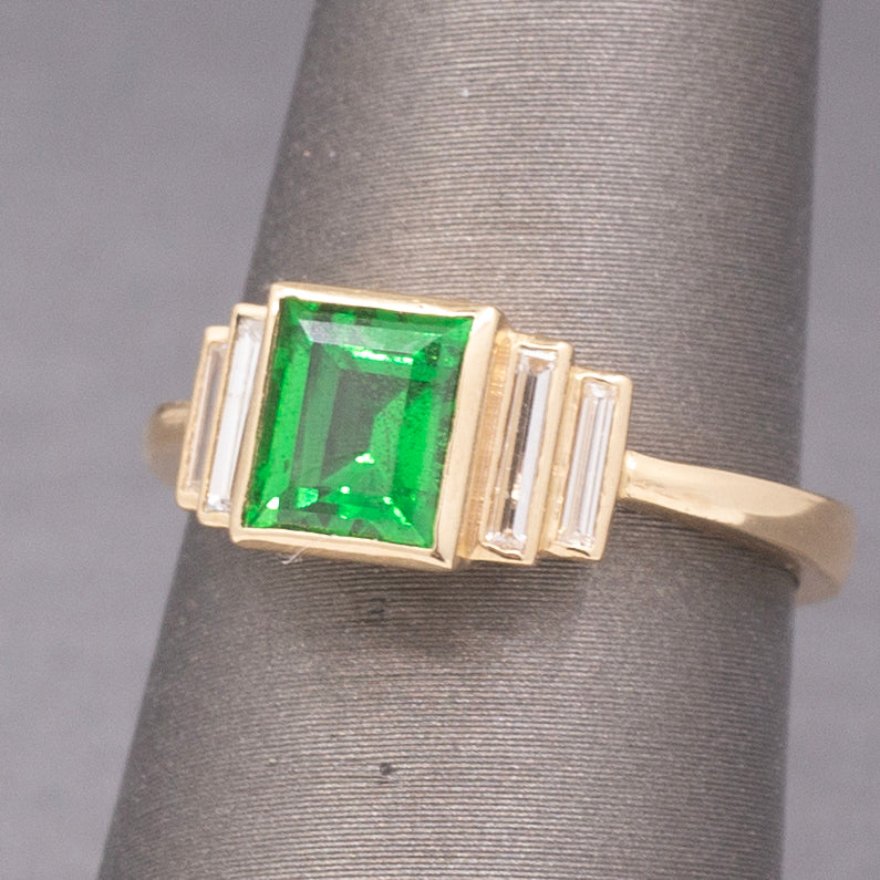 Elegant GIA Certified Tsavorite Garnet and Baguette Cut Diamond Ring in 14k Yellow Gold