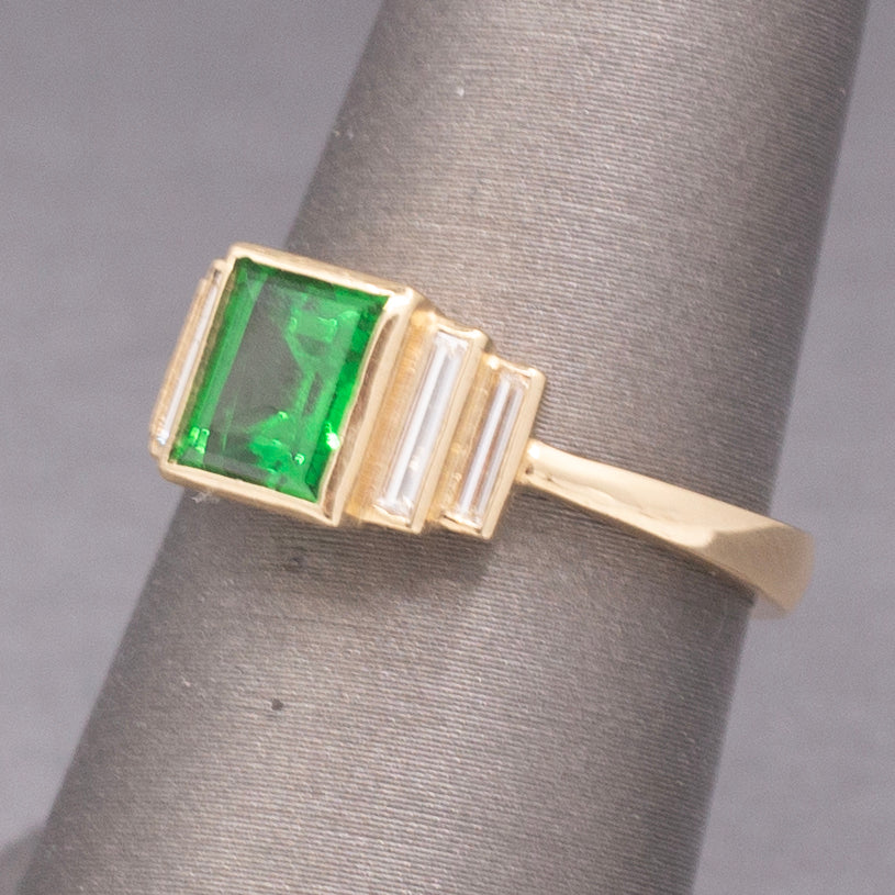 Elegant GIA Certified Tsavorite Garnet and Baguette Cut Diamond Ring in 14k Yellow Gold