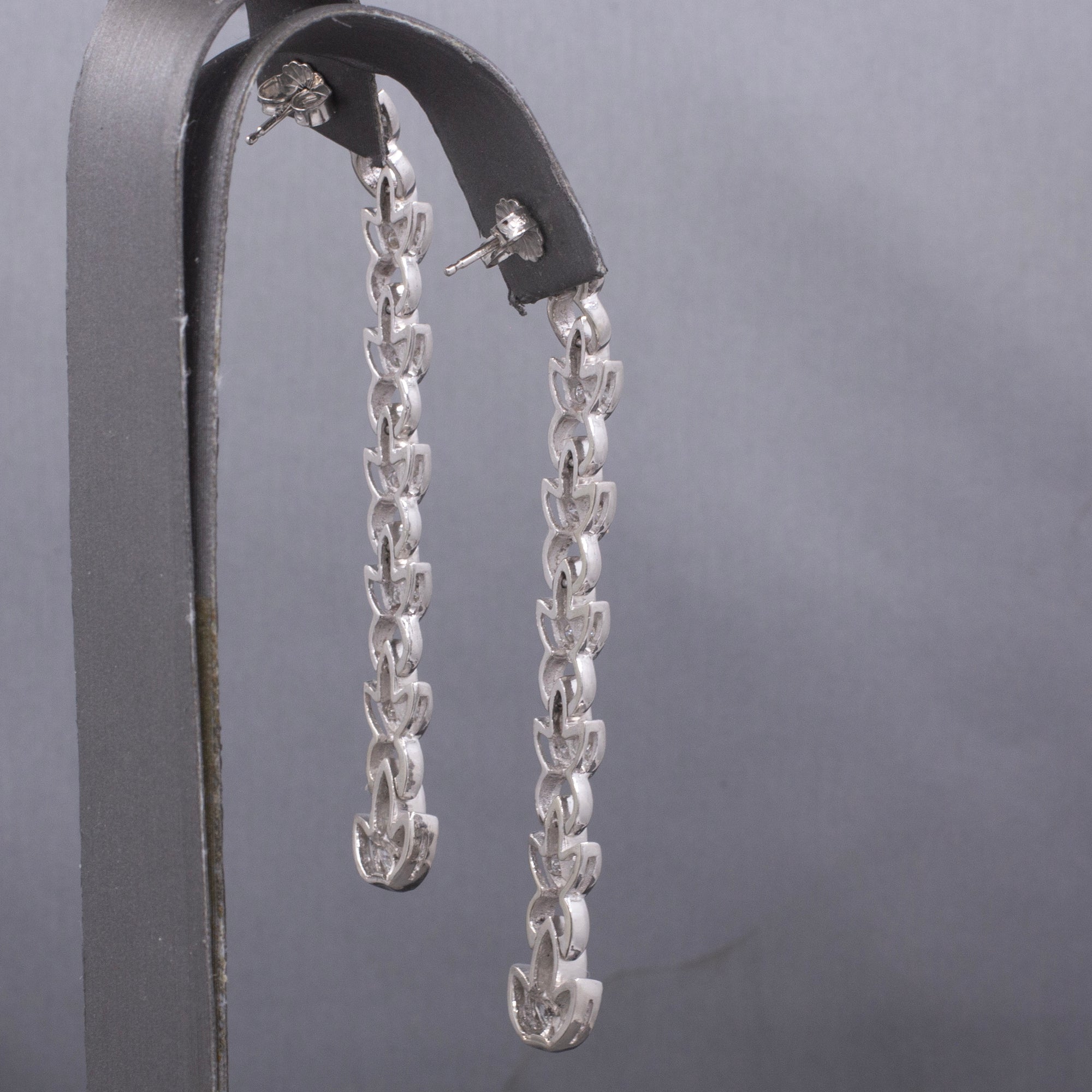 Elegant Art Deco Diamond and Platinum Garland Drop Earrings