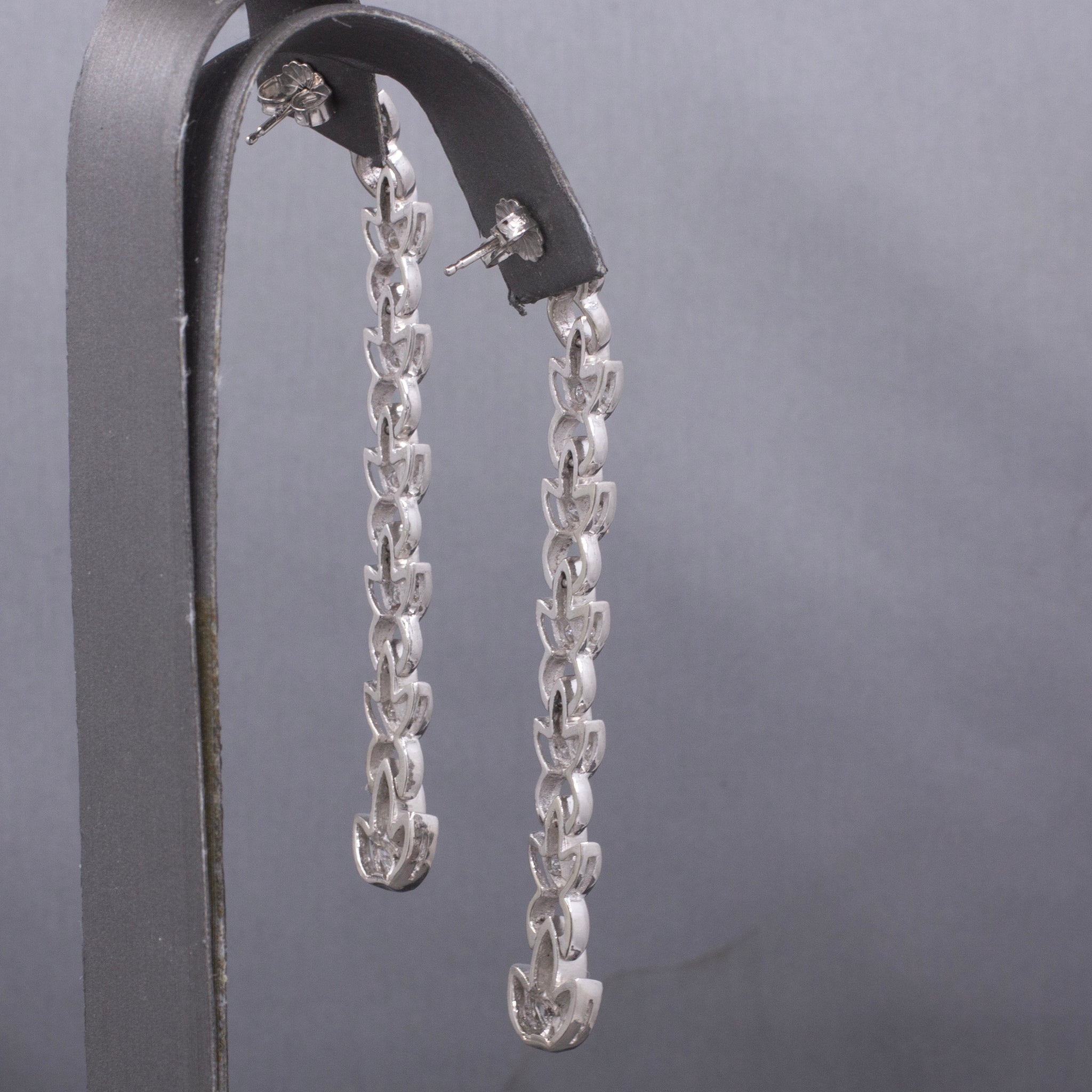 Elegant Art Deco Diamond and Platinum Garland Drop Earrings