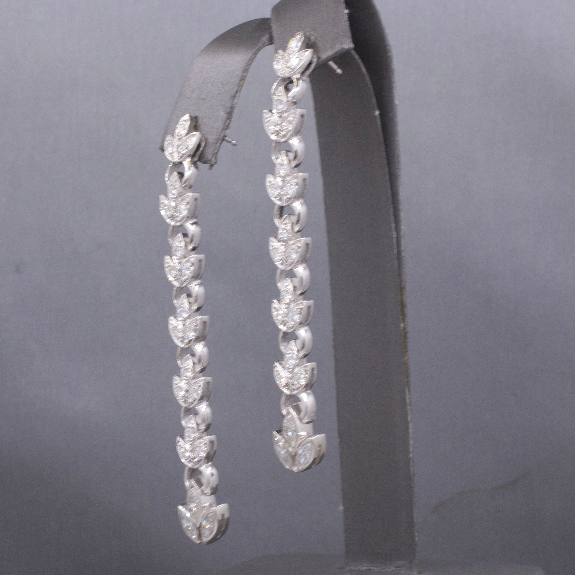 Elegant Art Deco Diamond and Platinum Garland Drop Earrings