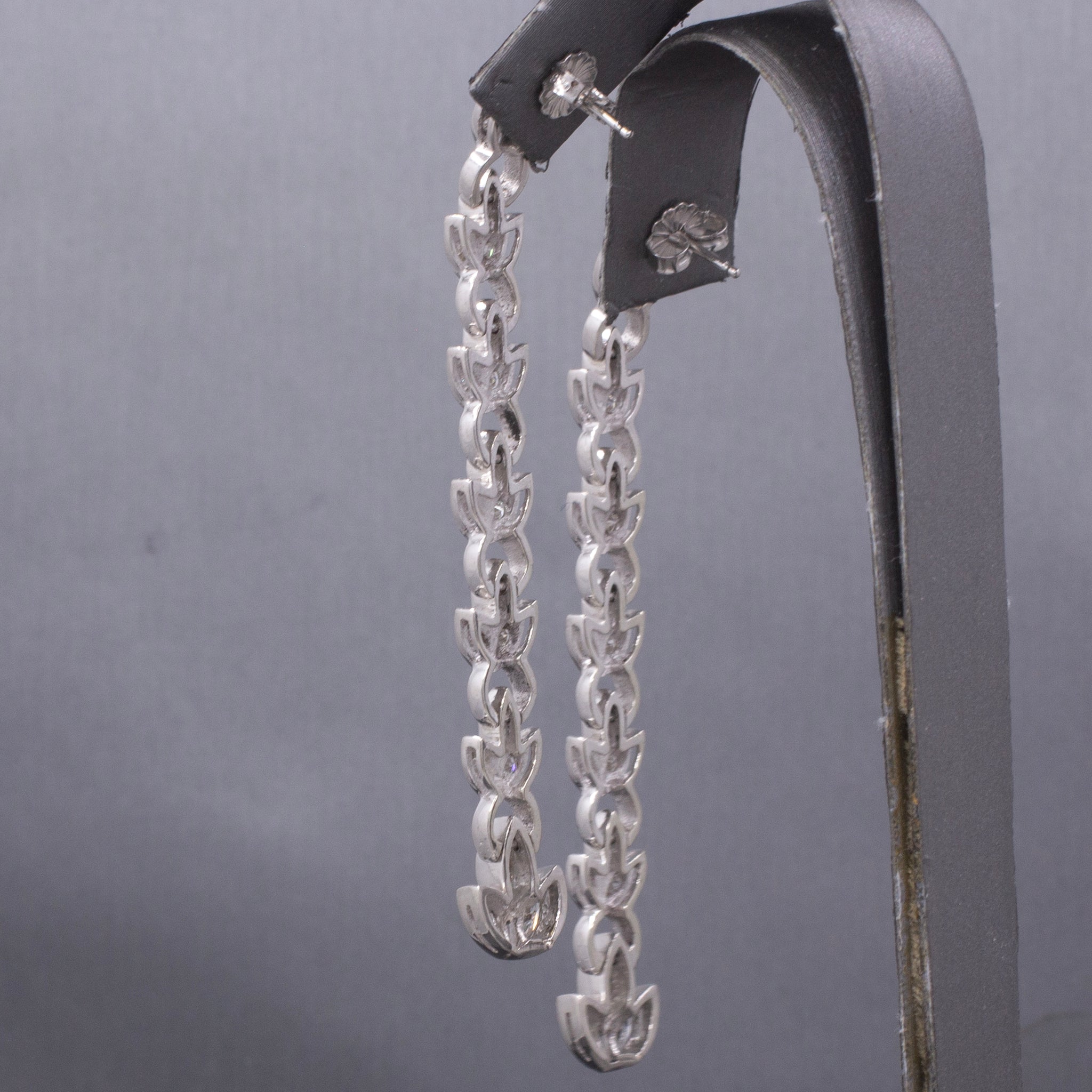 Elegant Art Deco Diamond and Platinum Garland Drop Earrings