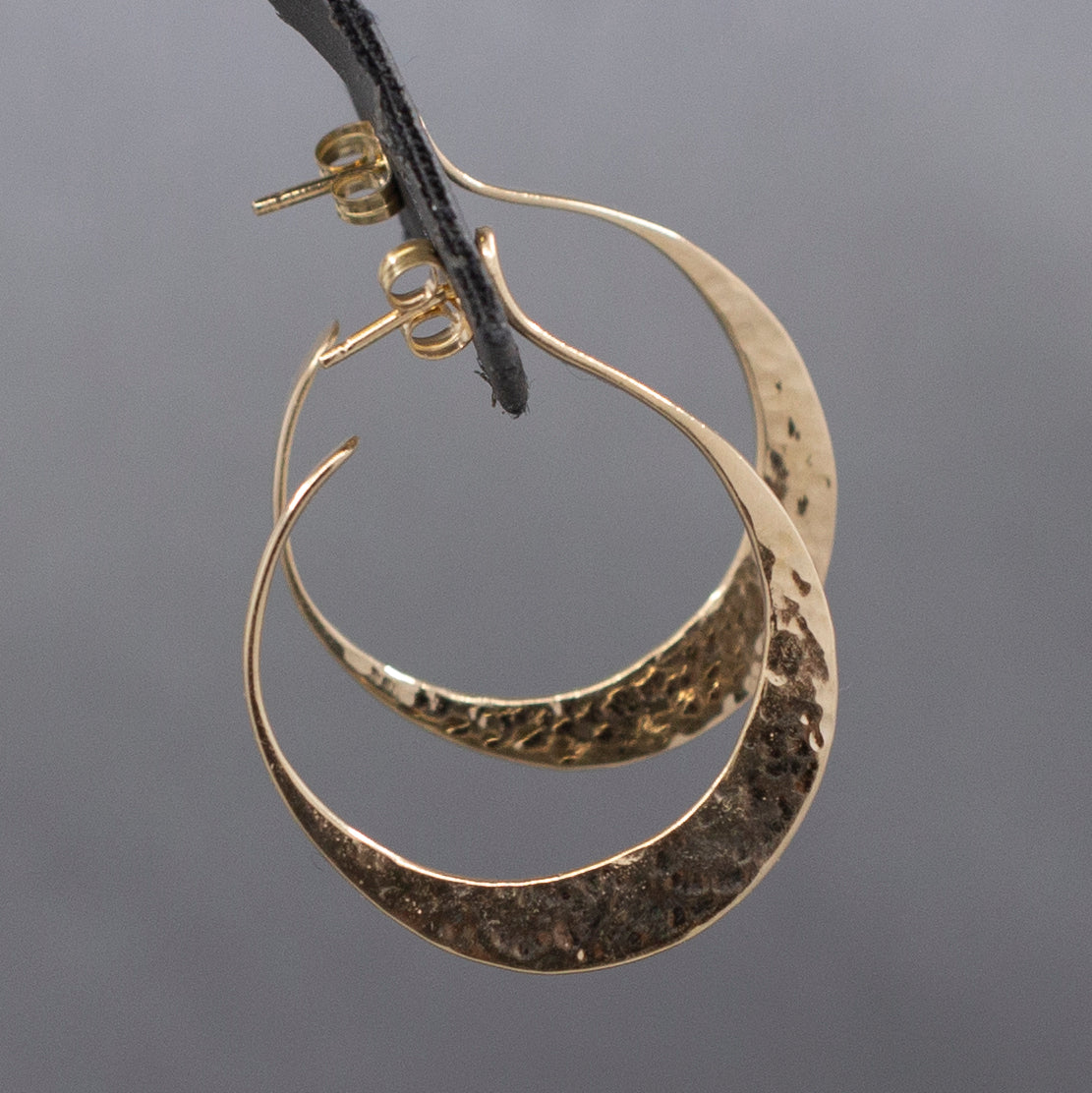 Bold Hammered Tapered 1 1/8" Hoop Earrings in 14k Yellow Gold