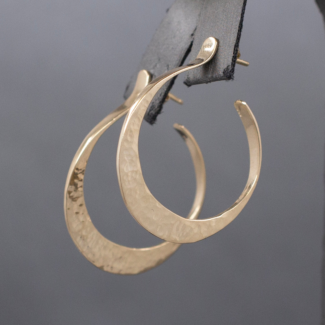 Bold Hammered Tapered 1 1/8" Hoop Earrings in 14k Yellow Gold