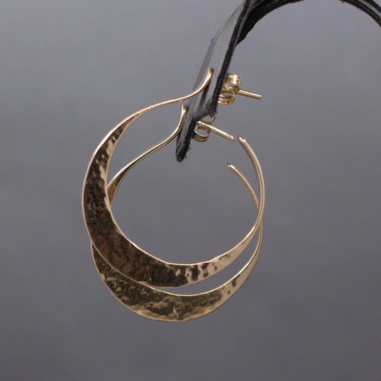 Bold Hammered Tapered 1 1/8" Hoop Earrings in 14k Yellow Gold
