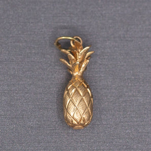 Vintage Whole Pineapple Charm Pendant in 14k Yellow Gold