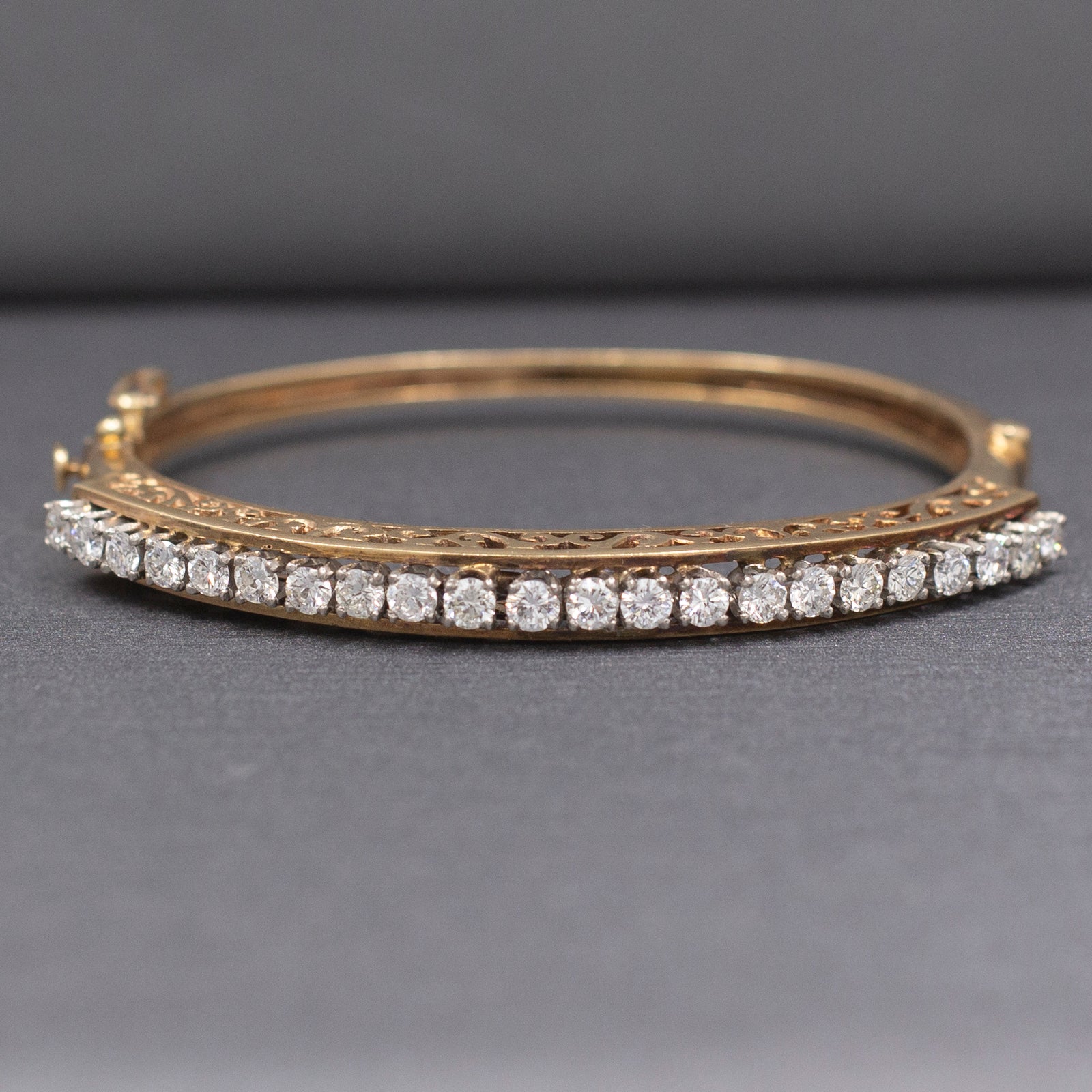 Sparkling Natural Diamond Oval Hinged Bangle Bracelet In 14k Yellow Gold Size Small