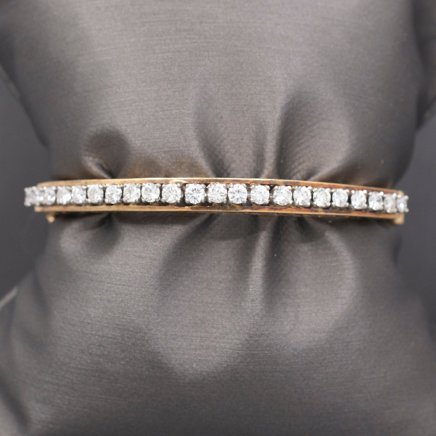Sparkling Natural Diamond Oval Hinged Bangle Bracelet In 14k Yellow Gold Size Small