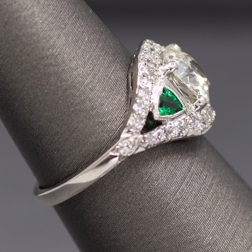 Late Art Deco Old European Cut Diamond and Natural Emerald Ring in Platinum