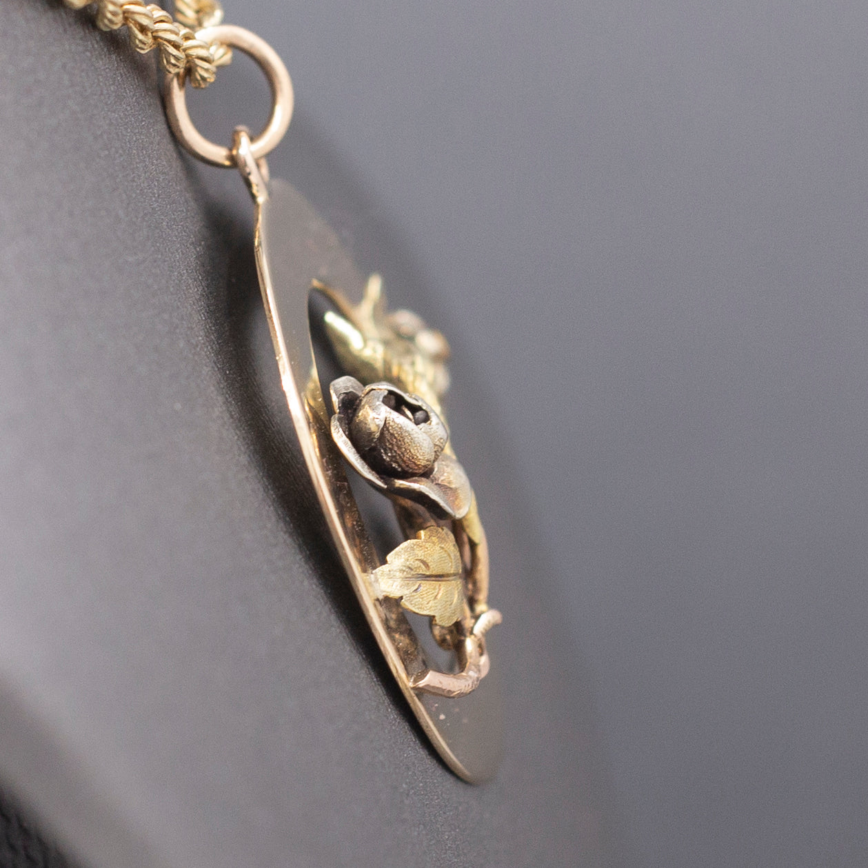Vintage Tri-Color Detailed Flower Floral Pendant on Circle Base in 14k Gold