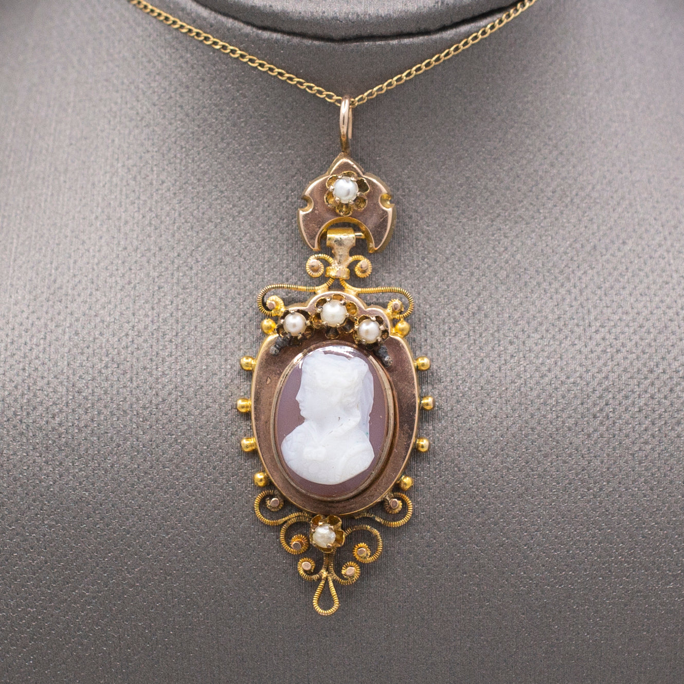 Antique Victorian Pearl and Hard Stone Cameo Pendant in 10k Yellow Gold