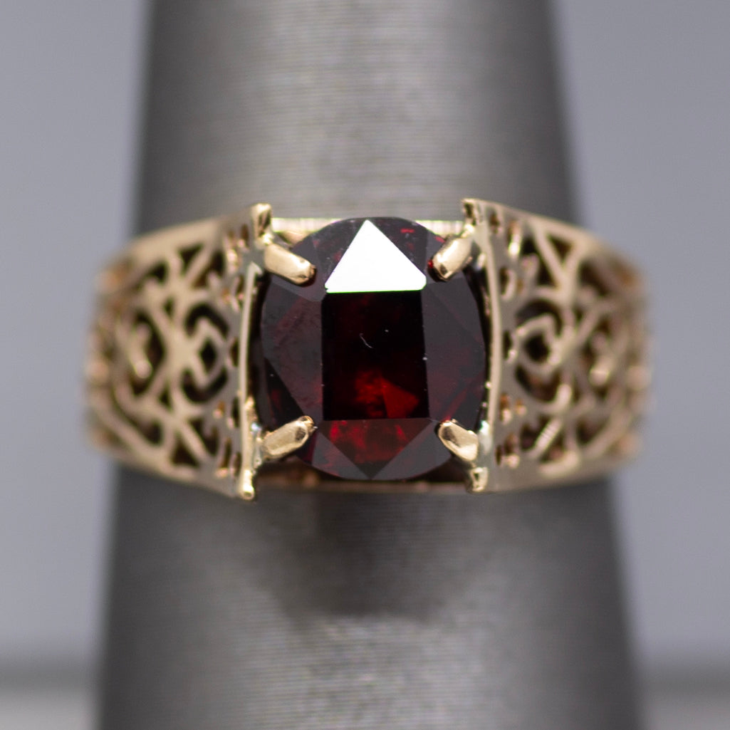 Vintage Garnet Pierced Band Solitaire Ring in 14k Yellow Gold