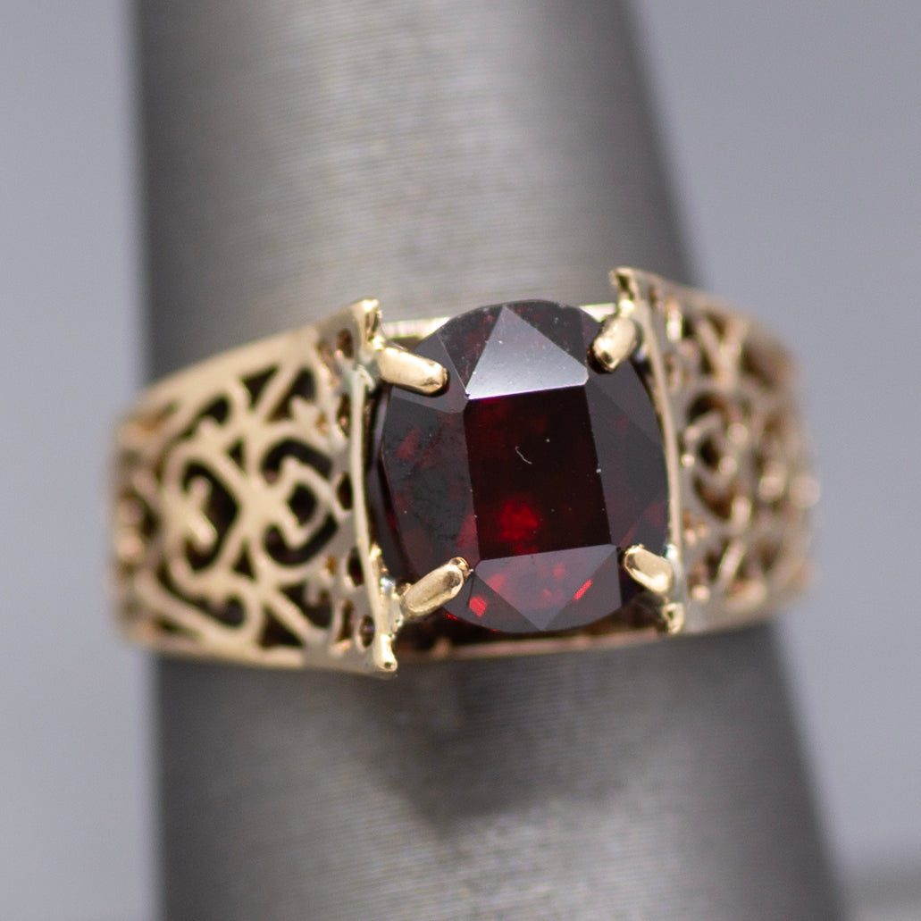 Vintage Garnet Pierced Band Solitaire Ring in 14k Yellow Gold