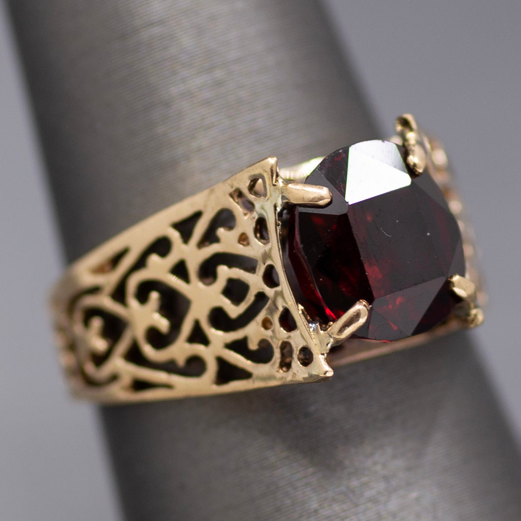Vintage Garnet Pierced Band Solitaire Ring in 14k Yellow Gold