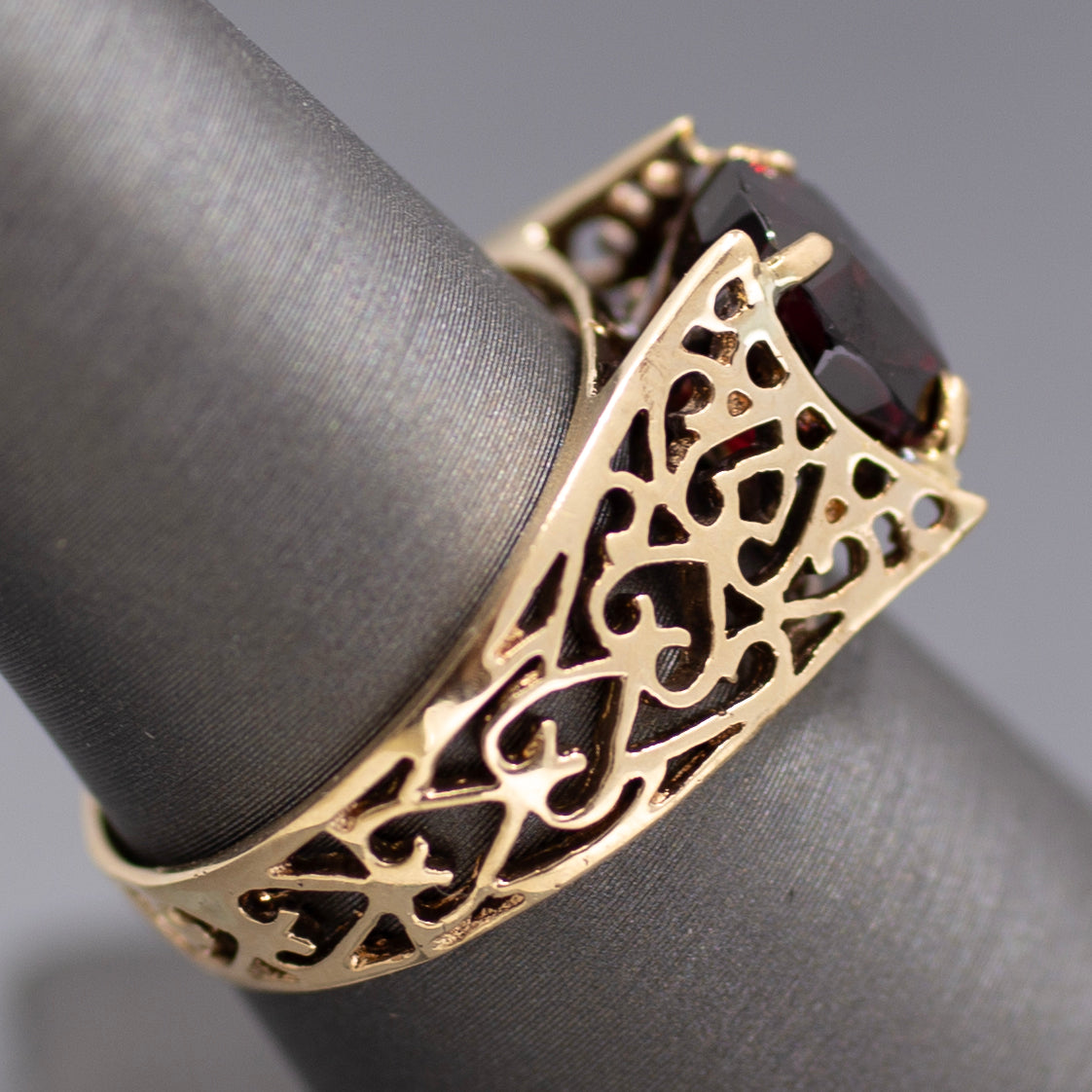 Vintage Garnet Pierced Band Solitaire Ring in 14k Yellow Gold