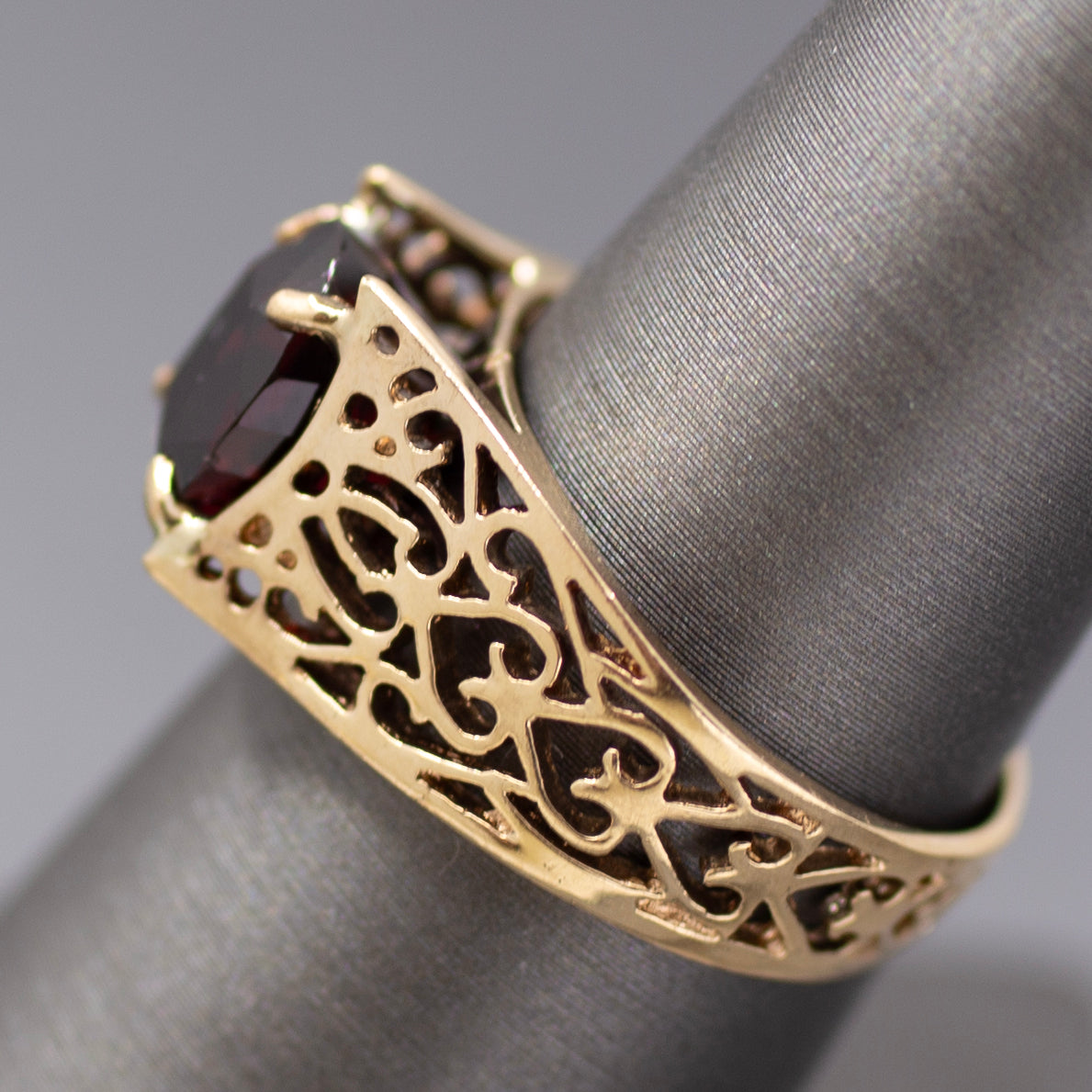 Vintage Garnet Pierced Band Solitaire Ring in 14k Yellow Gold