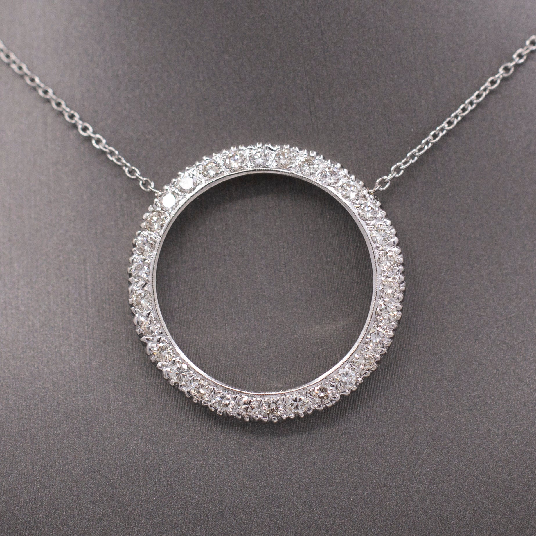 Vintage Diamond 1.50cttw Diamond Circle Pendant Necklace in Platinum
