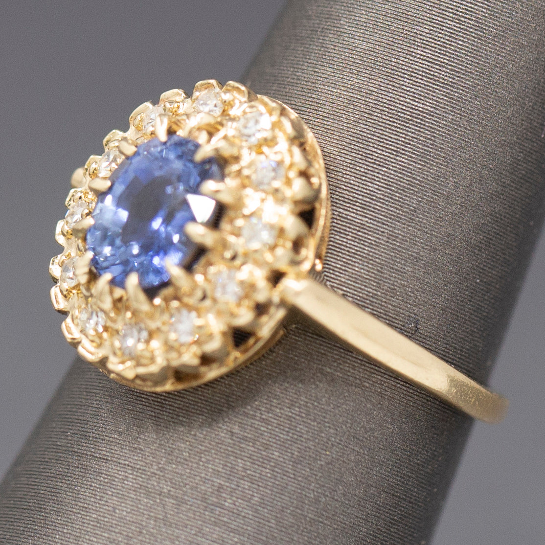 Gorgeous Vintage Cornflower Blue Sapphire and Diamond Ring in 14k Yellow Gold