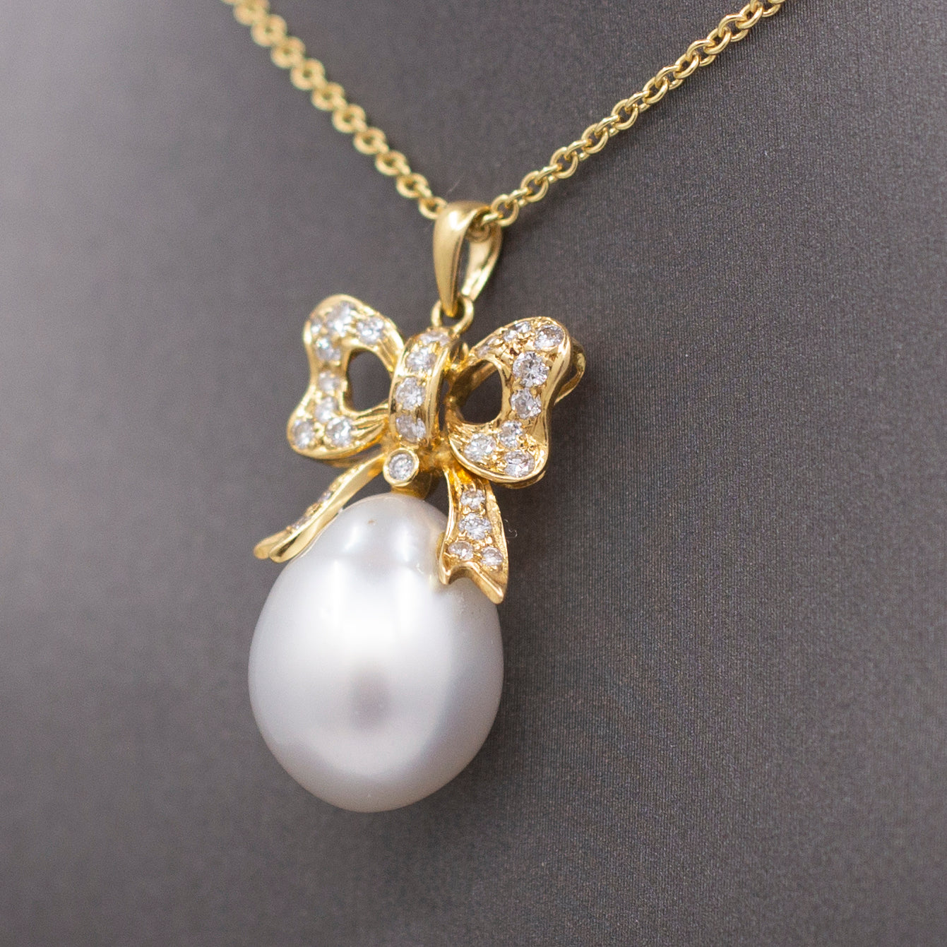 Vintage Diamond Ribbon Bow South Sea Pearl Necklace in 18k Yellow Gold