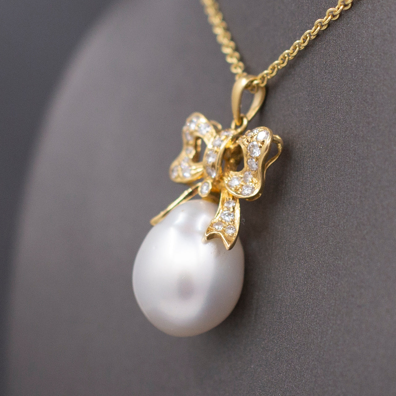 Vintage Diamond Ribbon Bow South Sea Pearl Necklace in 18k Yellow Gold
