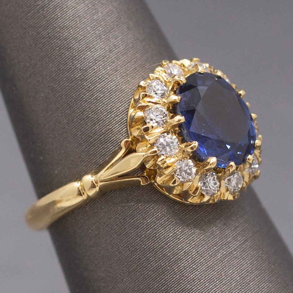 Vintage Blue Sapphire and Old Mine Cut Diamond Engagement Ring in 18k Yellow Gold