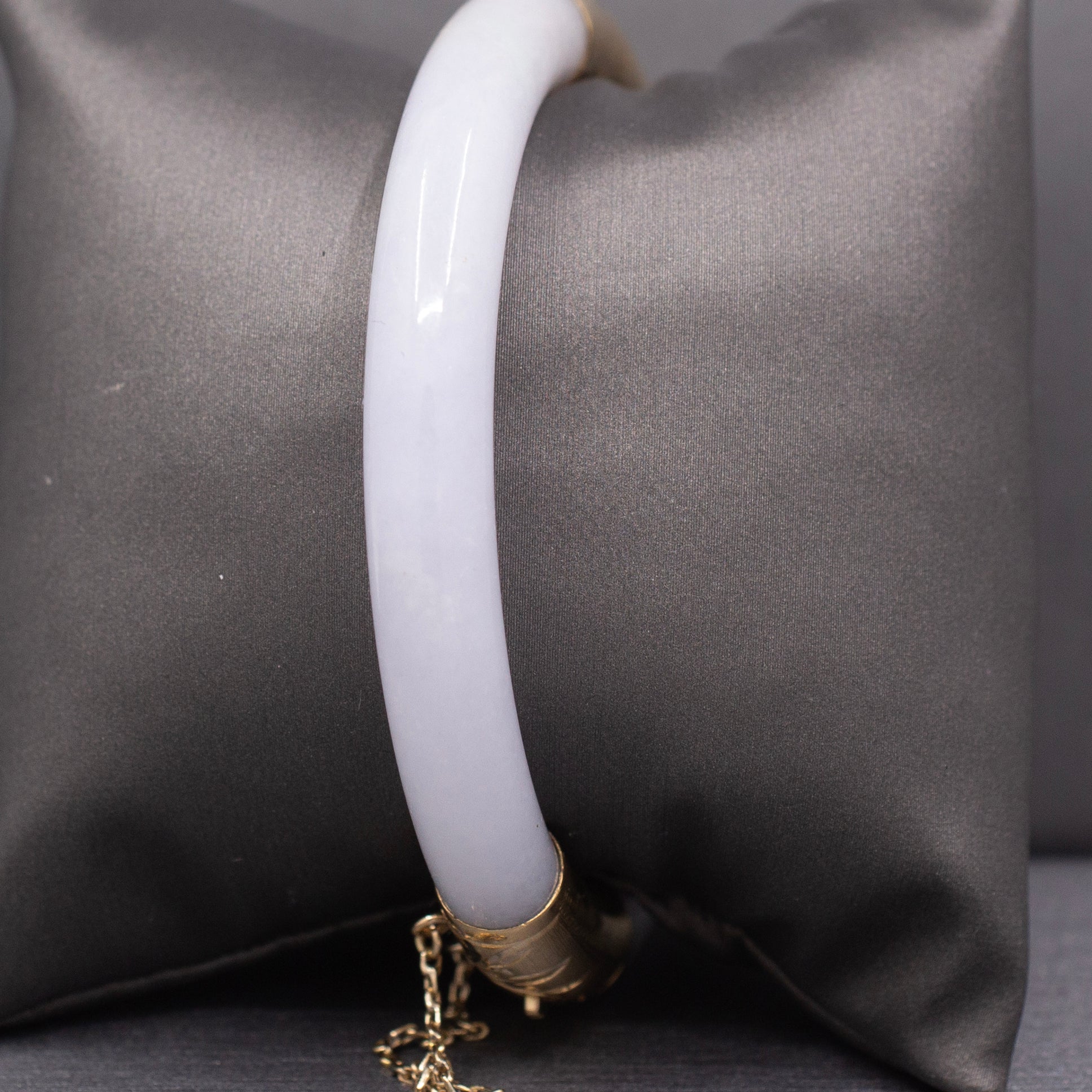 Vintage Type A Jadeite Jade Untreated Round Bangle in 14k Yellow Gold