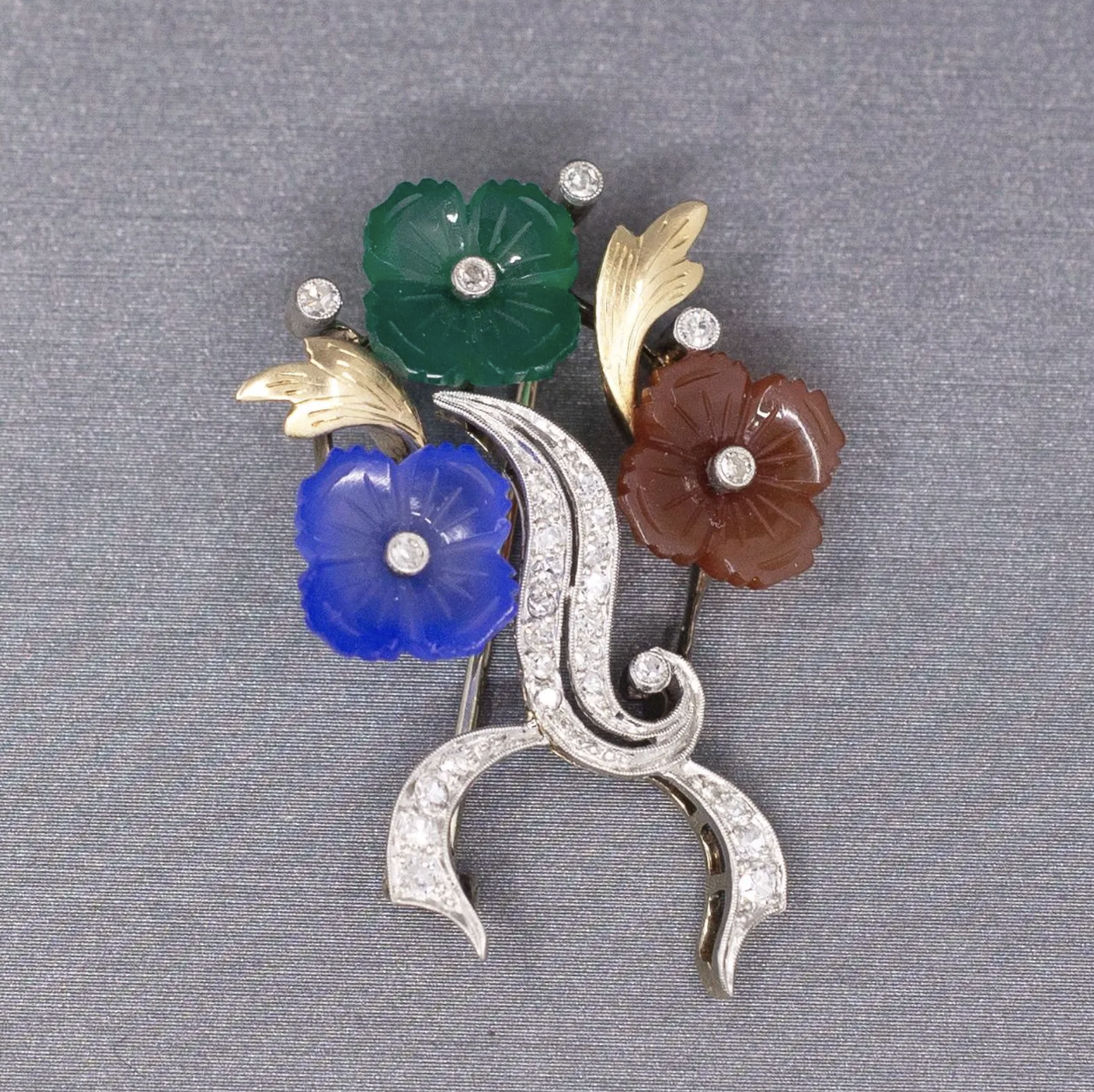 Exquisite Art Deco Floral Diamond and Chalcedony, Chrysoprase and Carnelian Brooch in Platinum and 14k Gold