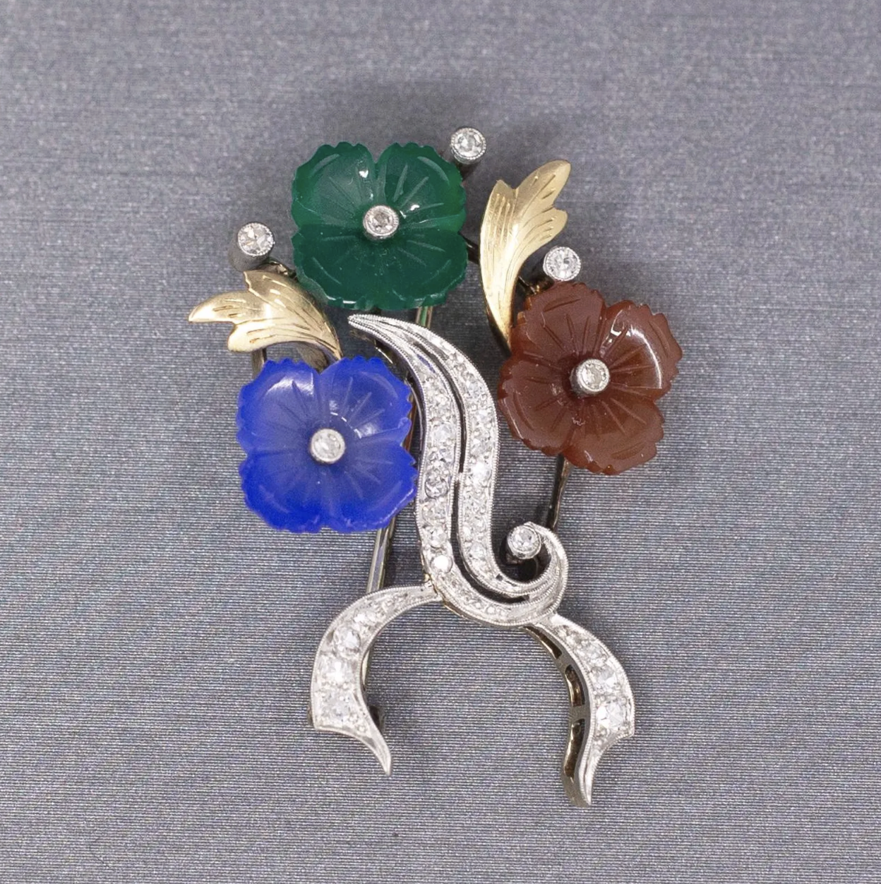 Exquisite Art Deco Floral Diamond and Chalcedony, Chrysoprase and Carnelian Brooch in Platinum and 14k Gold