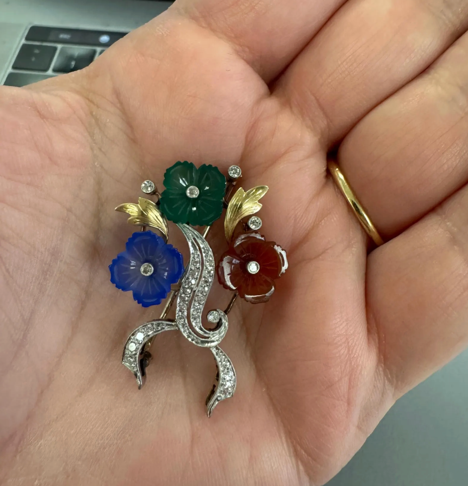 Exquisite Art Deco Floral Diamond and Chalcedony, Chrysoprase and Carnelian Brooch in Platinum and 14k Gold