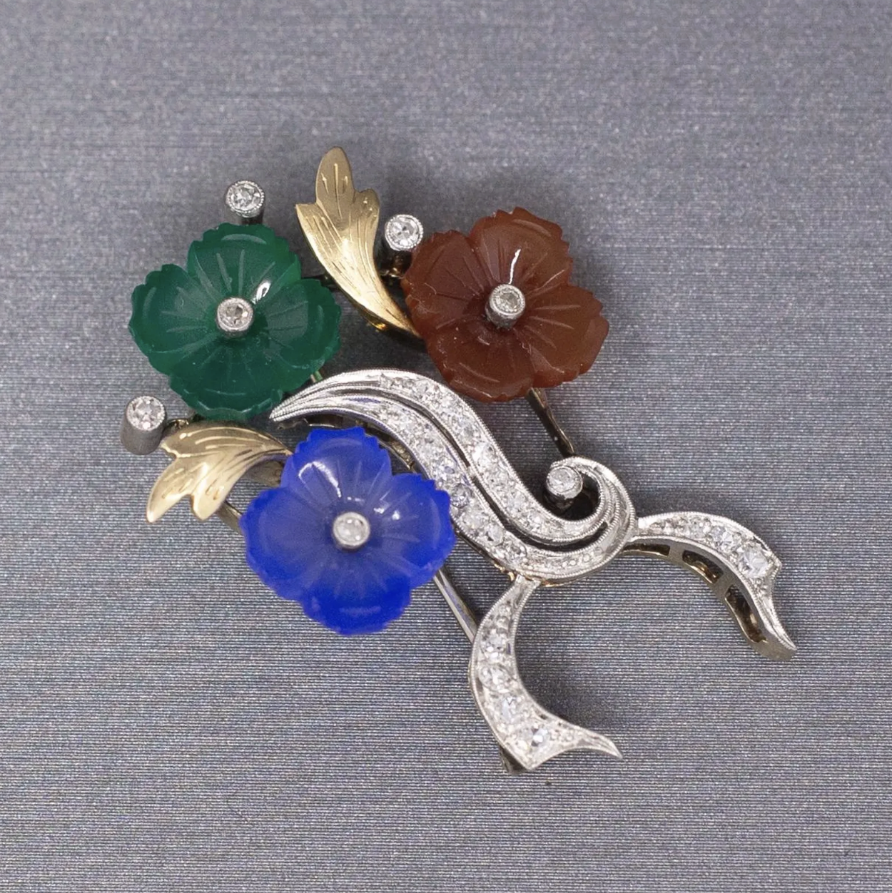 Exquisite Art Deco Floral Diamond and Chalcedony, Chrysoprase and Carnelian Brooch in Platinum and 14k Gold