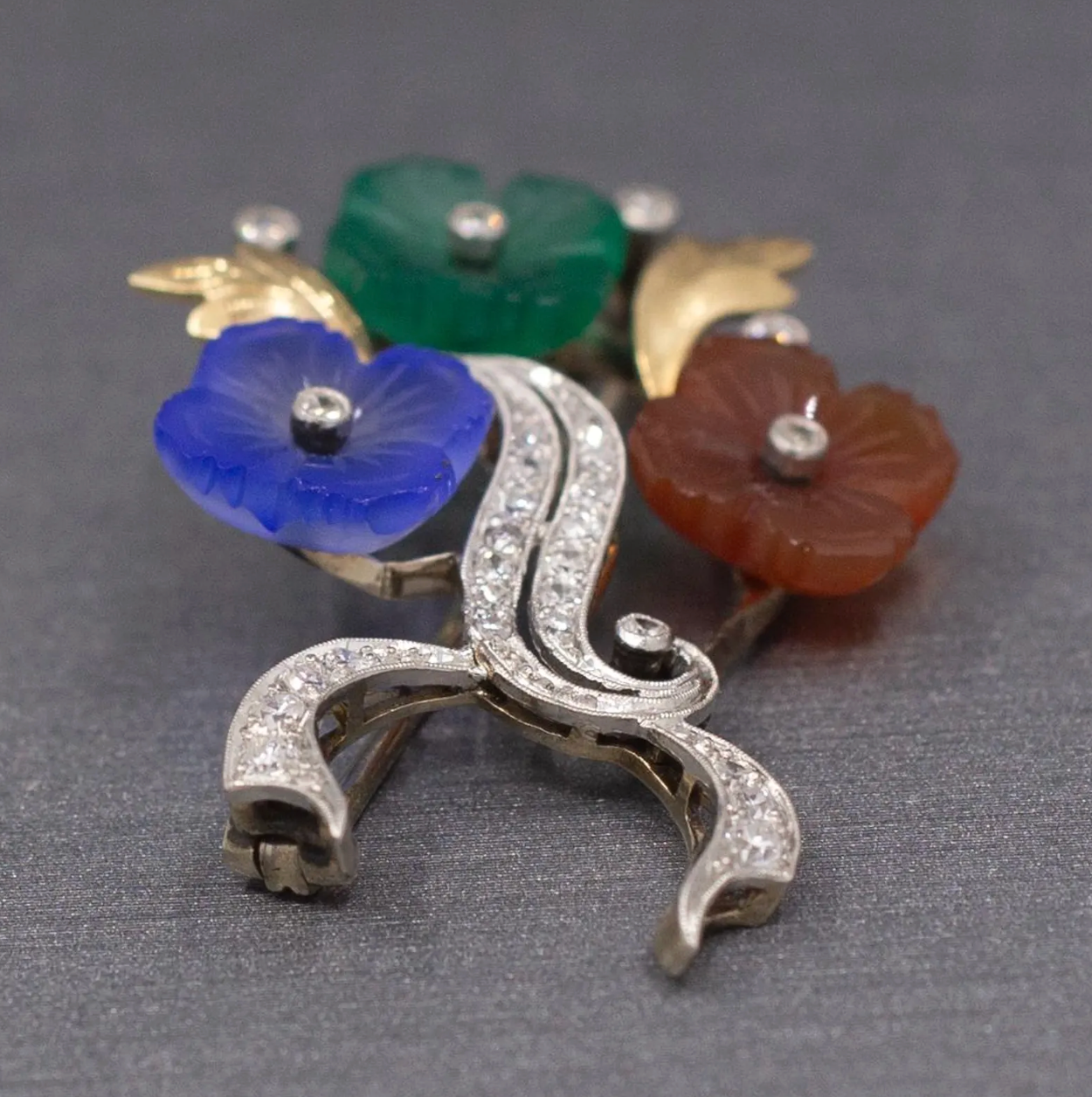 Exquisite Art Deco Floral Diamond and Chalcedony, Chrysoprase and Carnelian Brooch in Platinum and 14k Gold