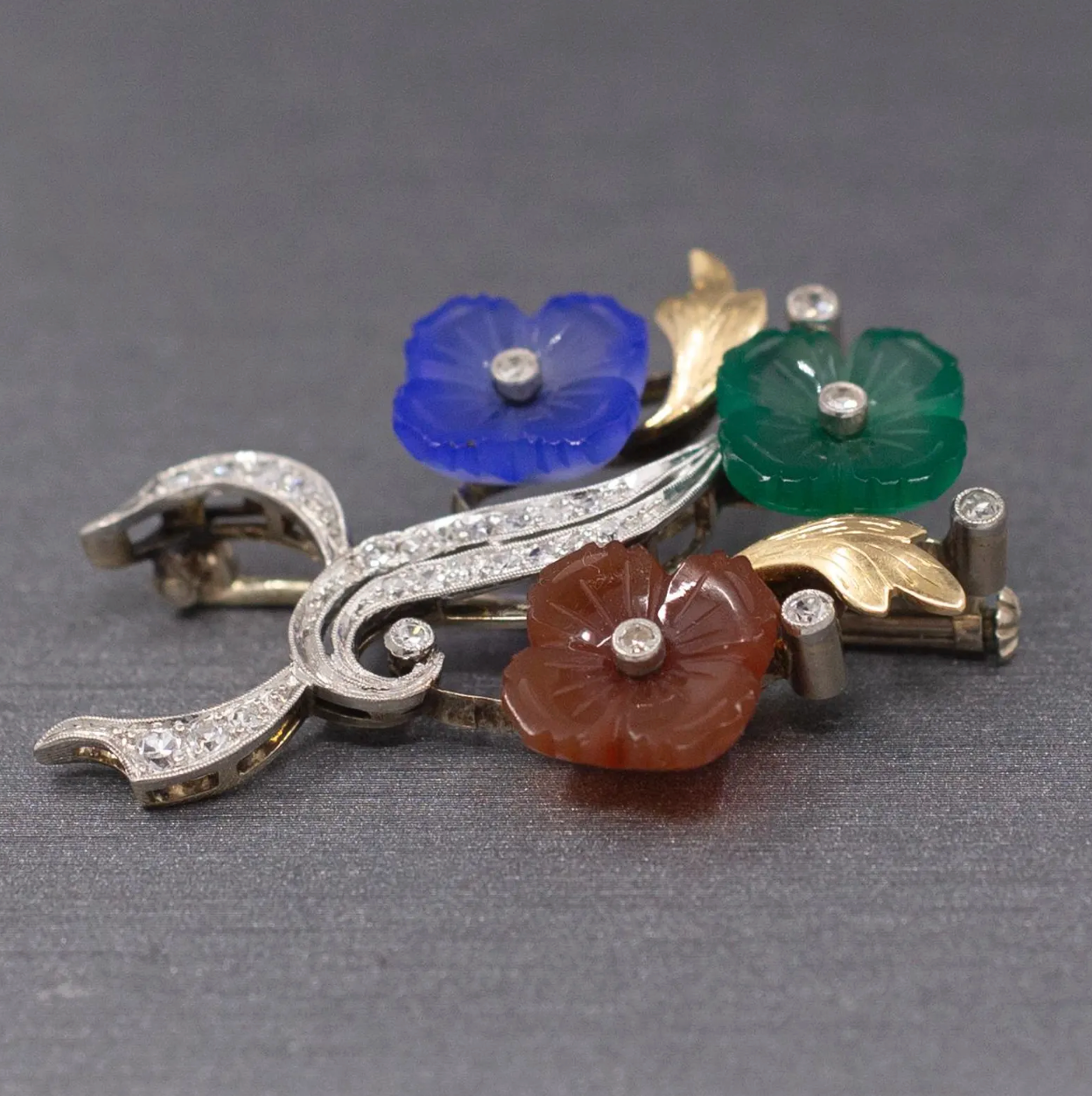 Exquisite Art Deco Floral Diamond and Chalcedony, Chrysoprase and Carnelian Brooch in Platinum and 14k Gold