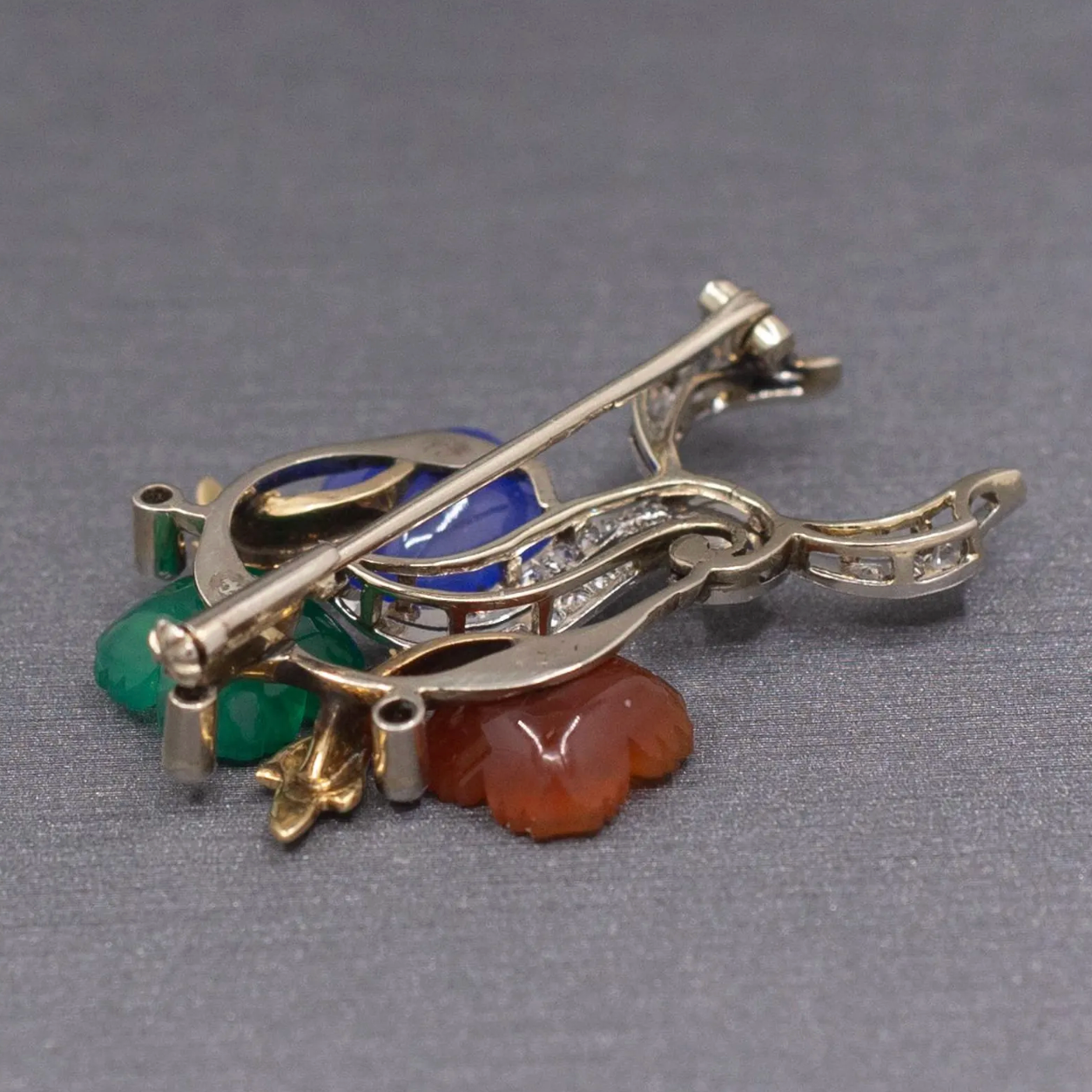 Exquisite Art Deco Floral Diamond and Chalcedony, Chrysoprase and Carnelian Brooch in Platinum and 14k Gold