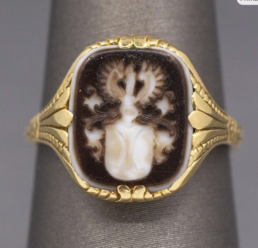 Antique Victorian Hand Carved Hardstone Crest Signet Ring in 14k Yellow Gold
