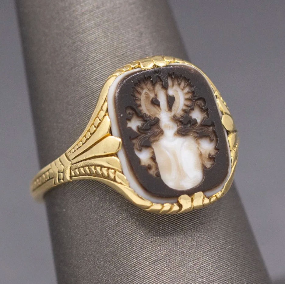Antique Victorian Hand Carved Hardstone Crest Signet Ring in 14k Yellow Gold