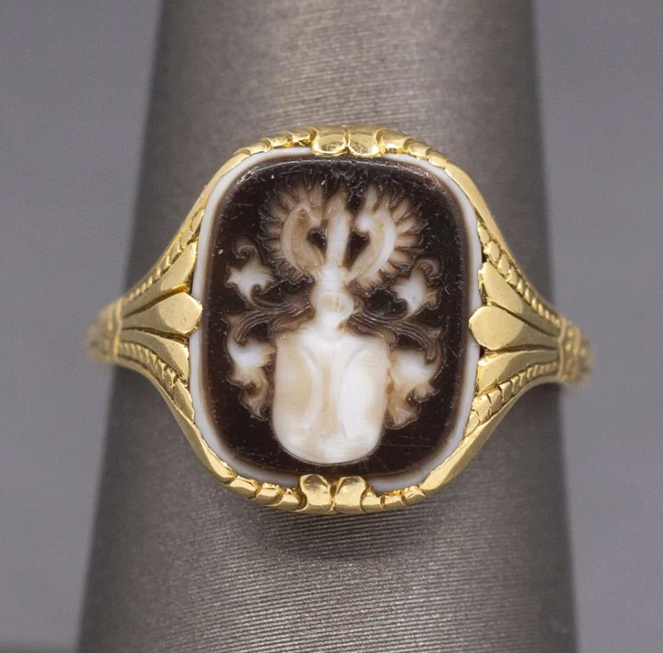 Antique Victorian Hand Carved Hardstone Crest Signet Ring in 14k Yellow Gold