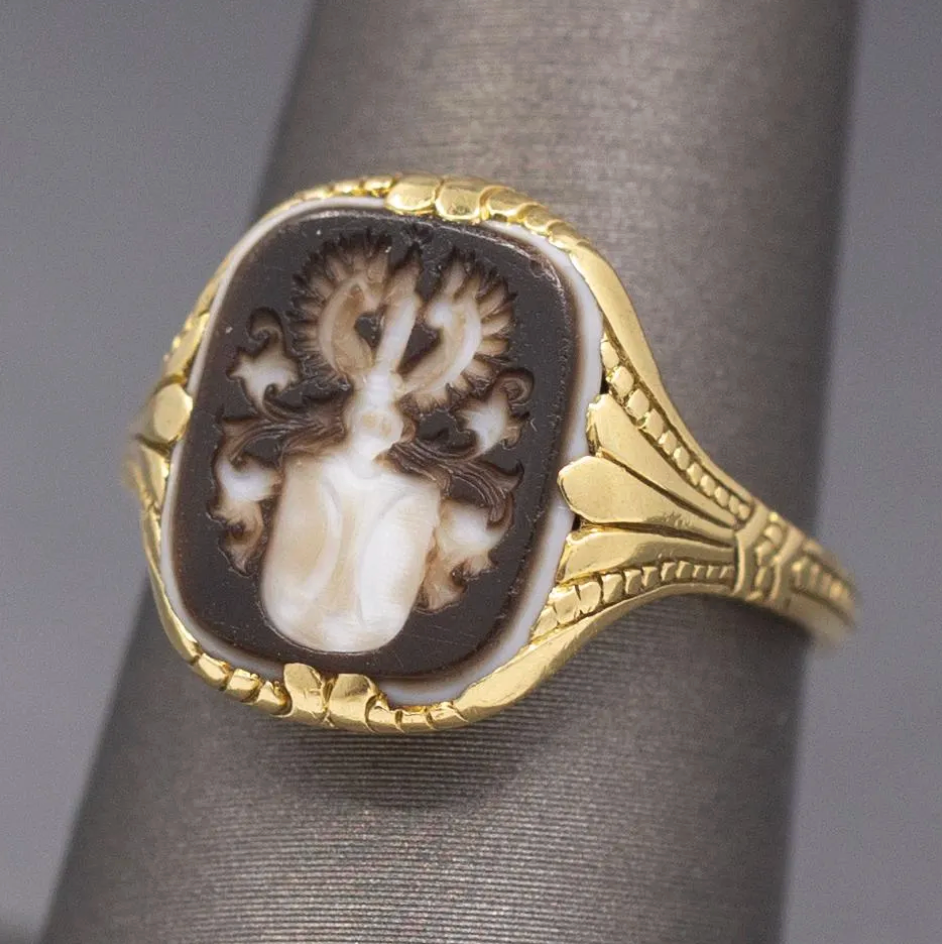 Antique Victorian Hand Carved Hardstone Crest Signet Ring in 14k Yellow Gold
