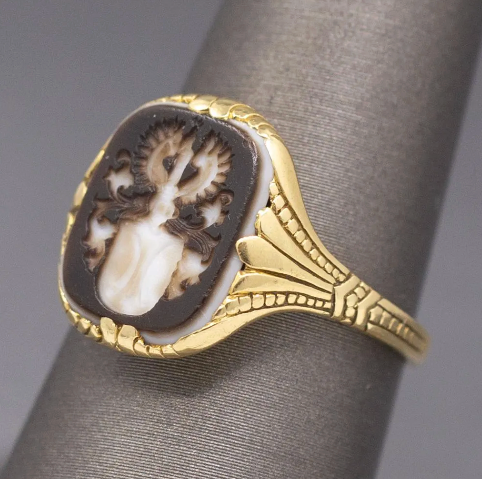 Antique Victorian Hand Carved Hardstone Crest Signet Ring in 14k Yellow Gold