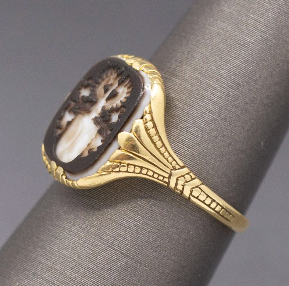 Antique Victorian Hand Carved Hardstone Crest Signet Ring in 14k Yellow Gold