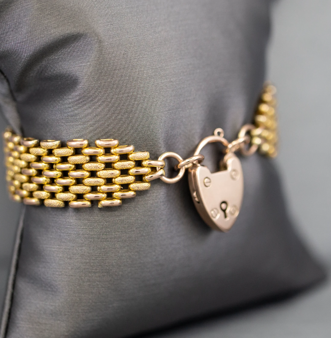 Victorian Heart Padlock Gate Link Bracelet in 9k Rose Gold, Antique Textured Link Gold Bracelet, Lover's Lock Bracelet, Heart Lock Bracelet