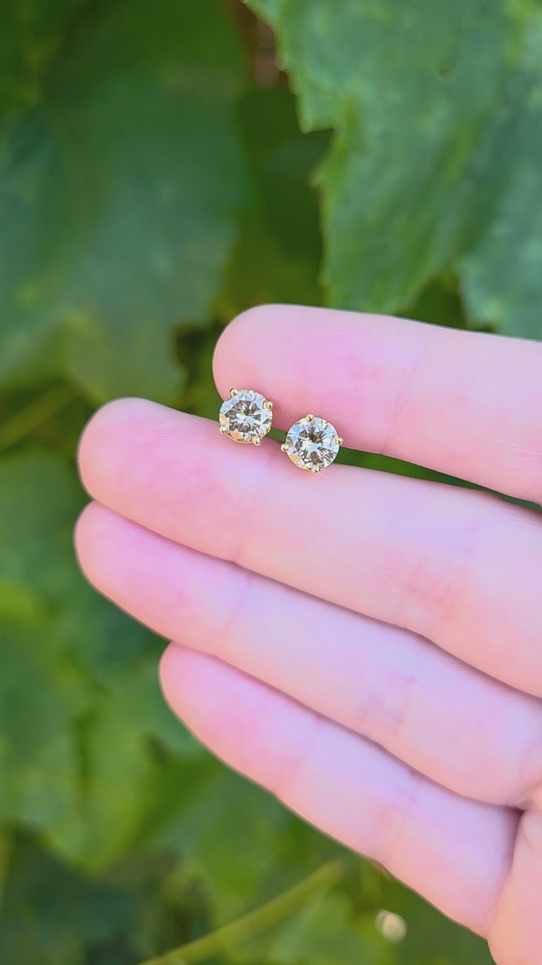 Vintage Champagne Diamond 1.50ctw Stud Earrings in 14k Yellow Gold