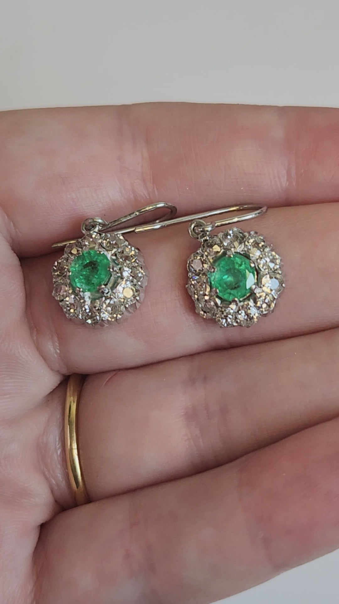 Art Deco Natural Emerald and Old Mine Cut Diamond Dangle Earrings in Platinum