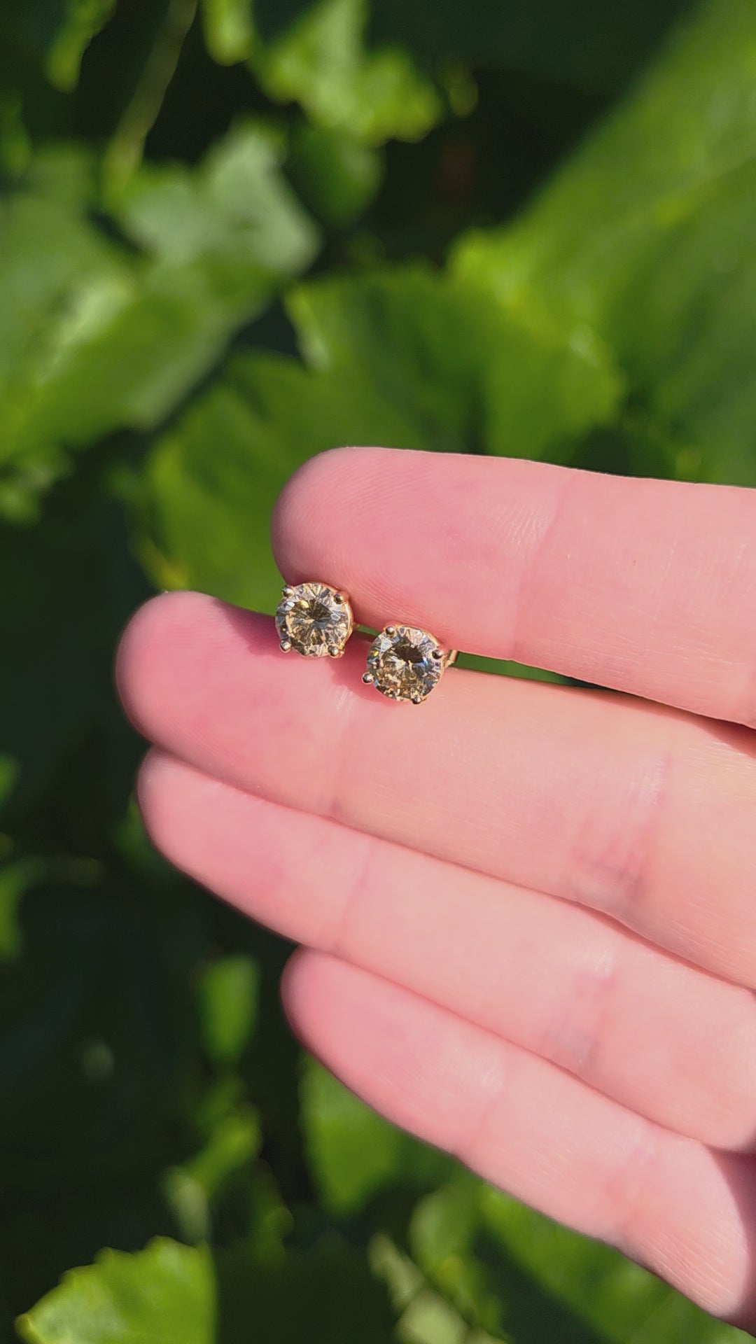 Vintage Champagne Diamond 1.50ctw Stud Earrings in 14k Yellow Gold