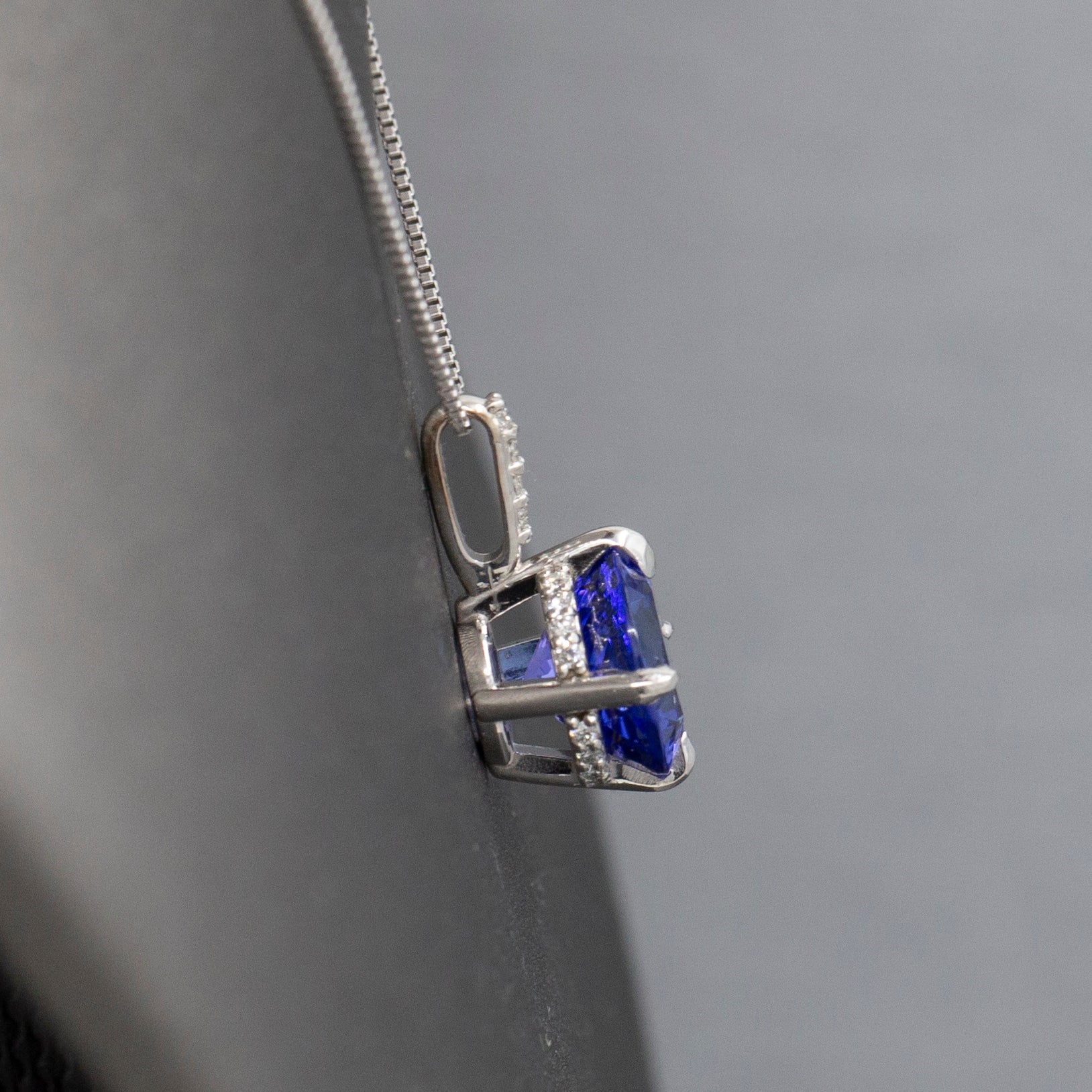 Stunning Brilliant Cut Natural Tanzanite and Diamond Pendant Necklace in 14k White Gold