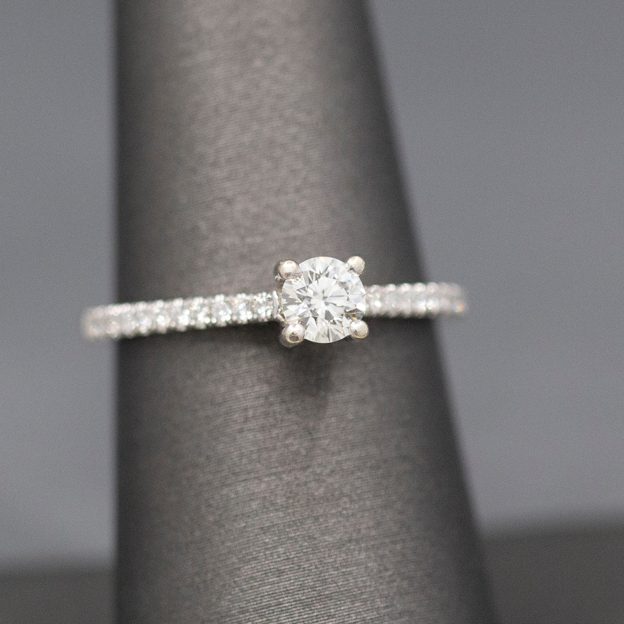 Sparkling Round Brilliant Cut Diamond Engagement Ring in 14k White Gold