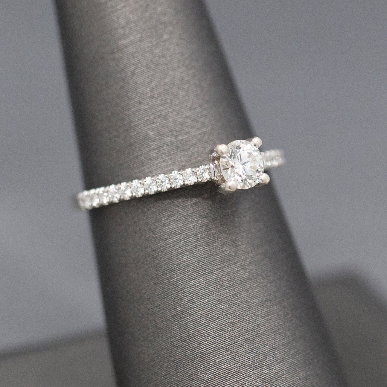 Sparkling Round Brilliant Cut Diamond Engagement Ring in 14k White Gold